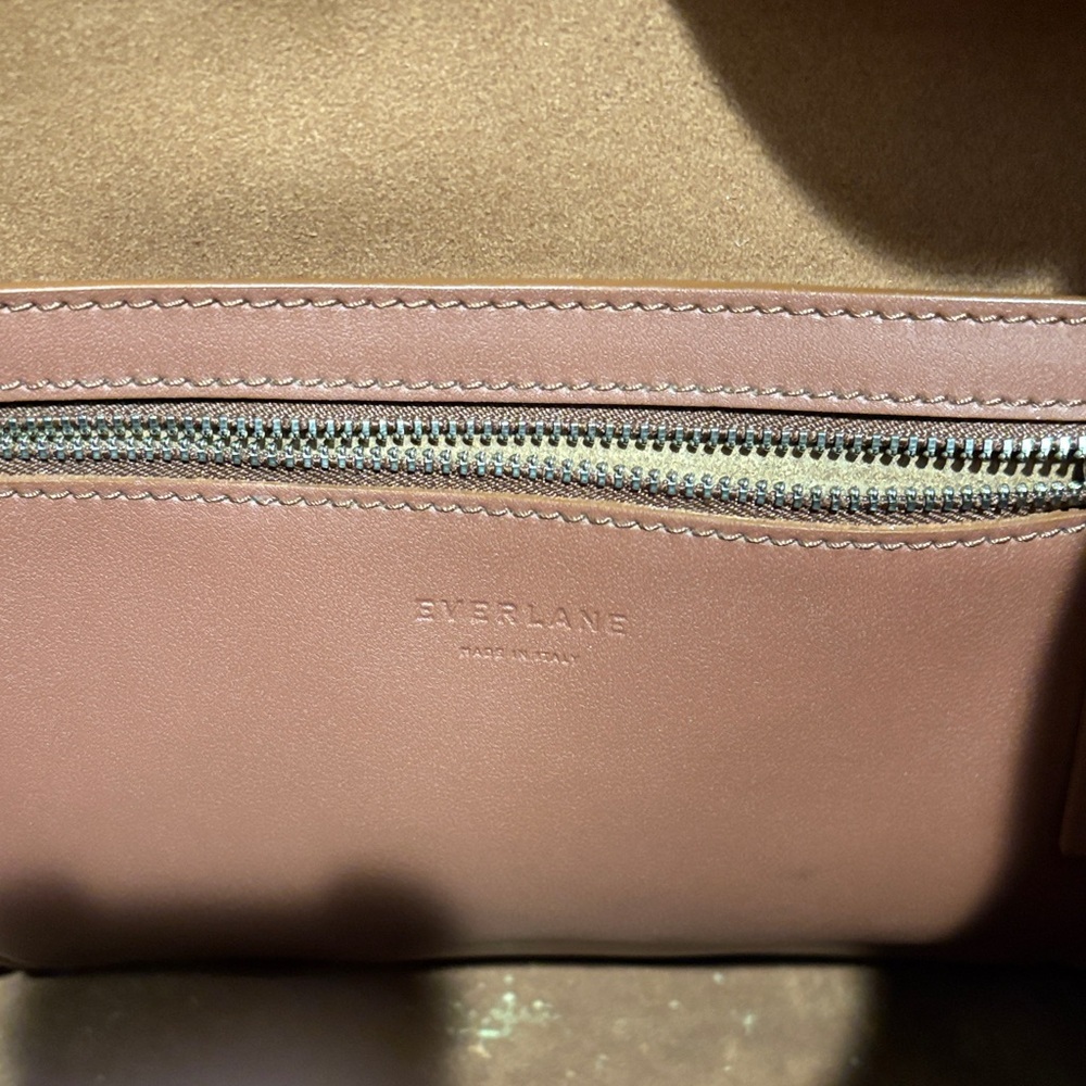 Everlane The Italian Leather Studio Bag in Cognac Timeless Classic Minimalist - Picture 6 of 11